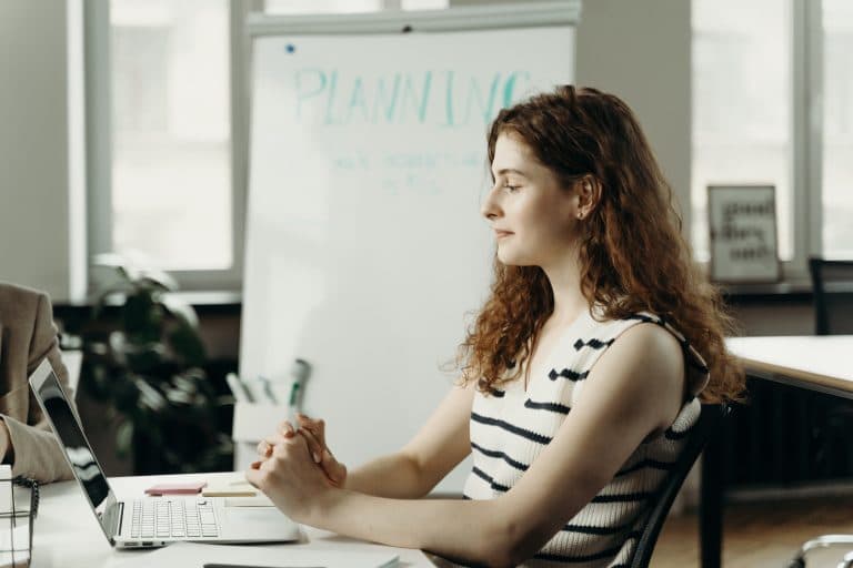 3 tips for perfect posture and back comfort in the office 1