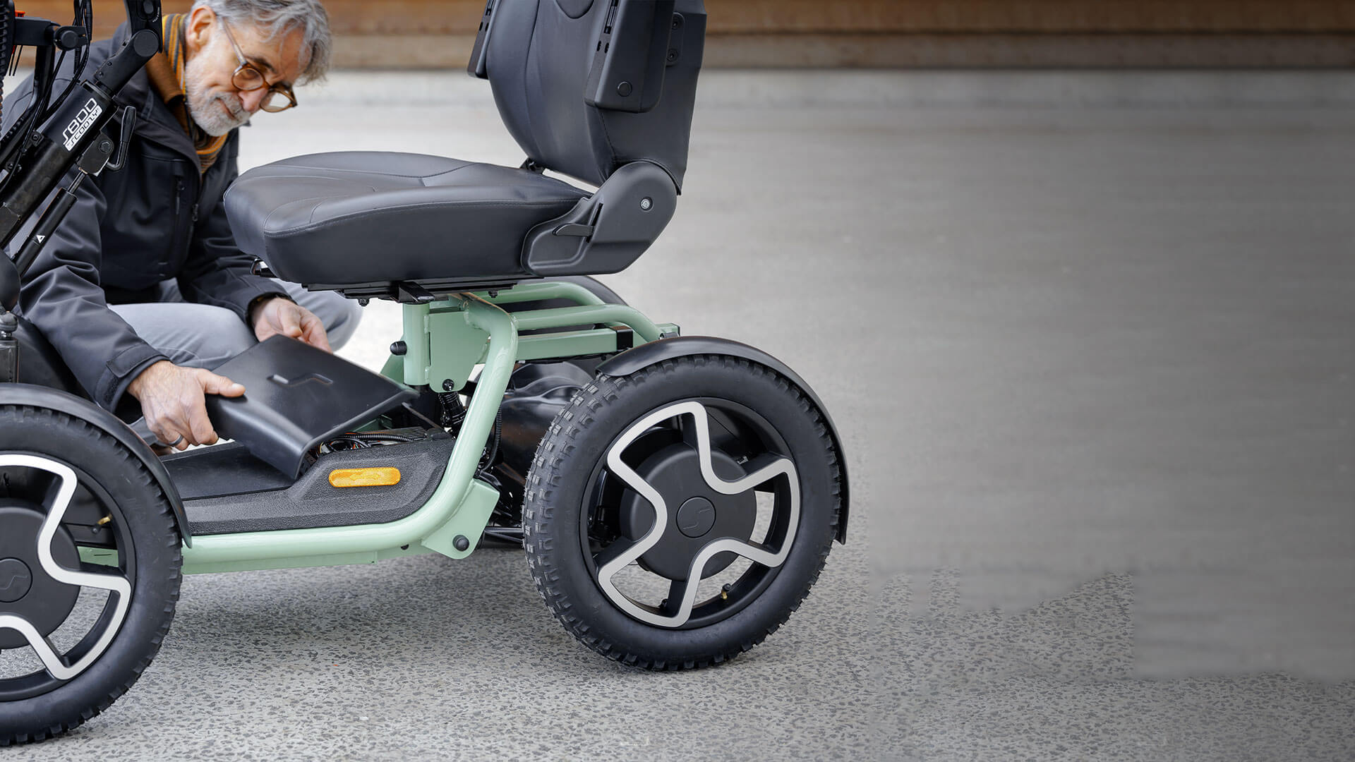 Sunrise Medical Sterling S800 Mobility Scooter 7 Sunrise Medical Sterling S800 Mobility Scooter