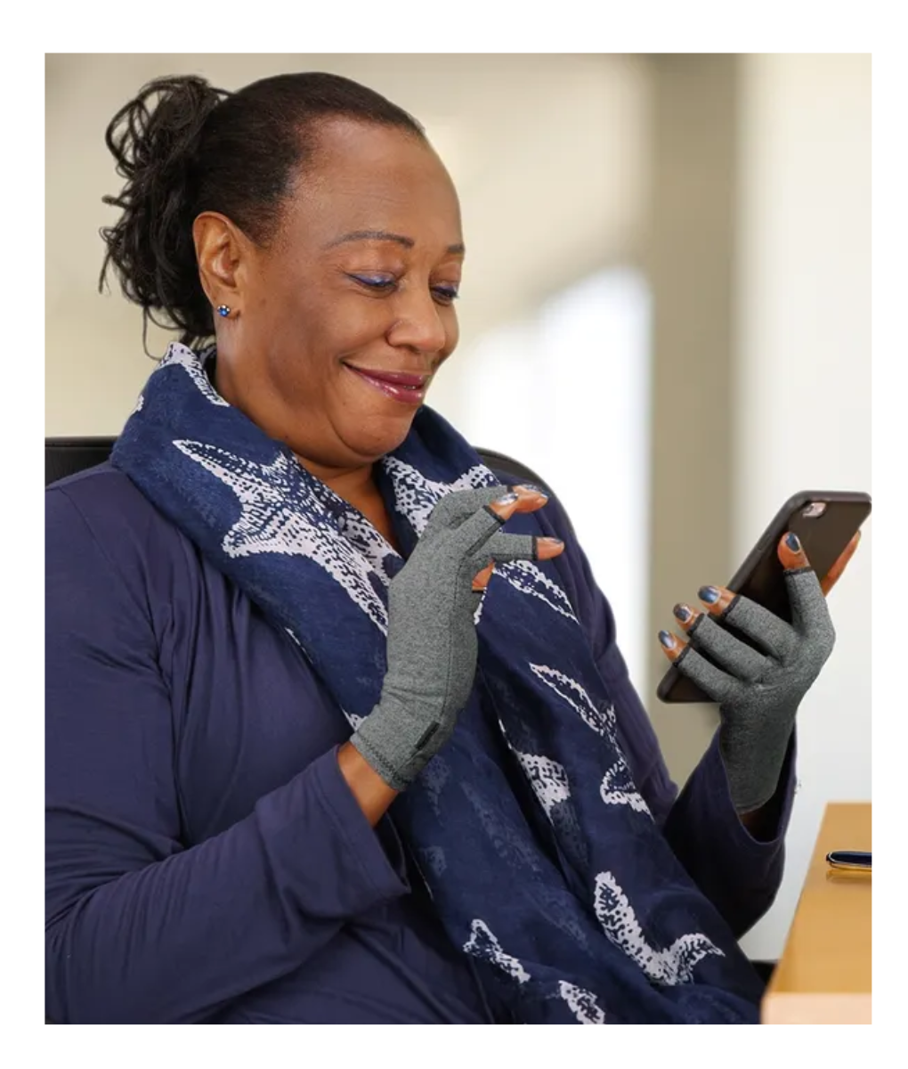 IMAK Compression Arthritis Gloves Image 2 IMAK Compression Arthritis Gloves Image 2